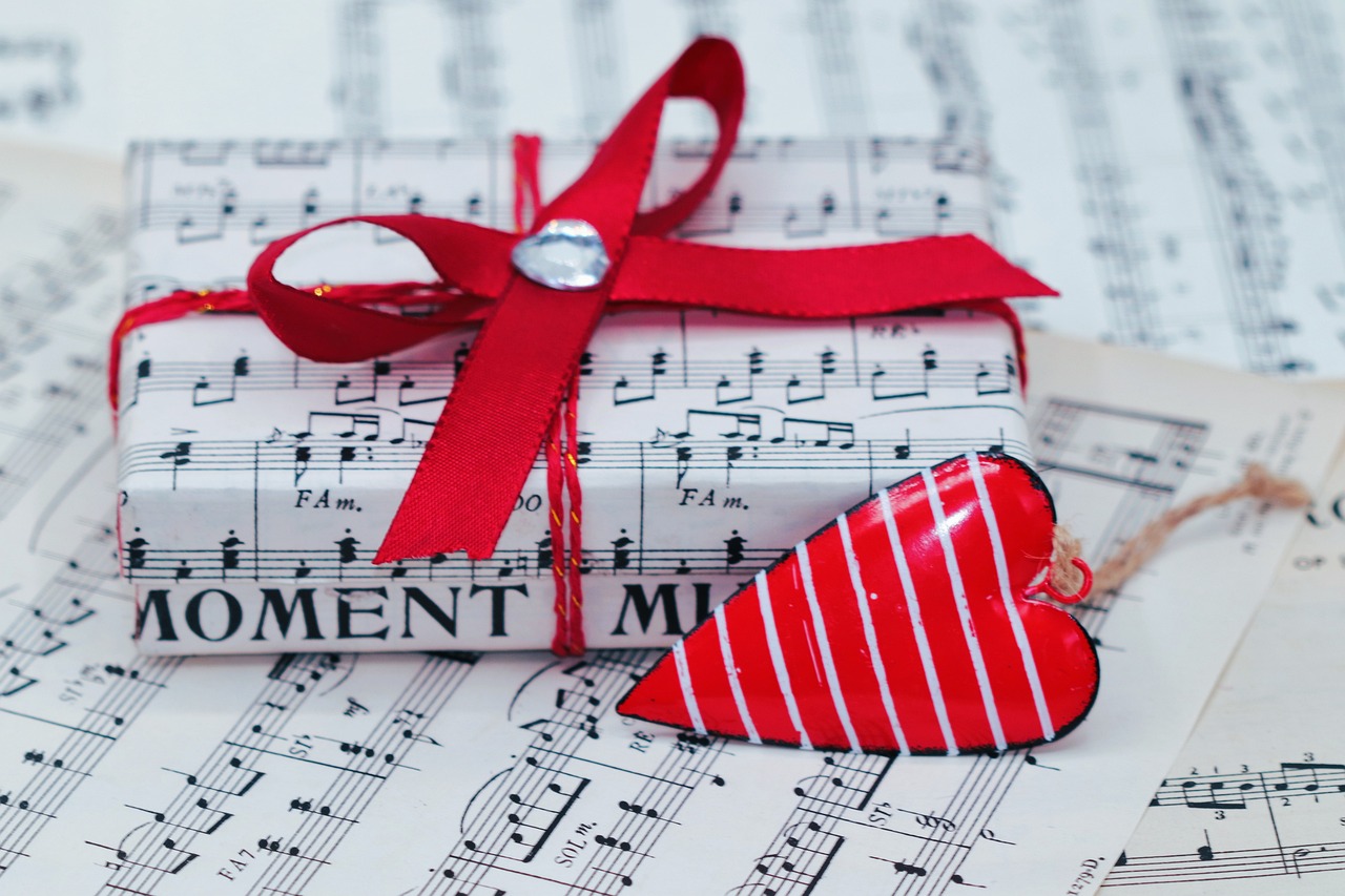 How to Make Your Own Custom Gift Tags